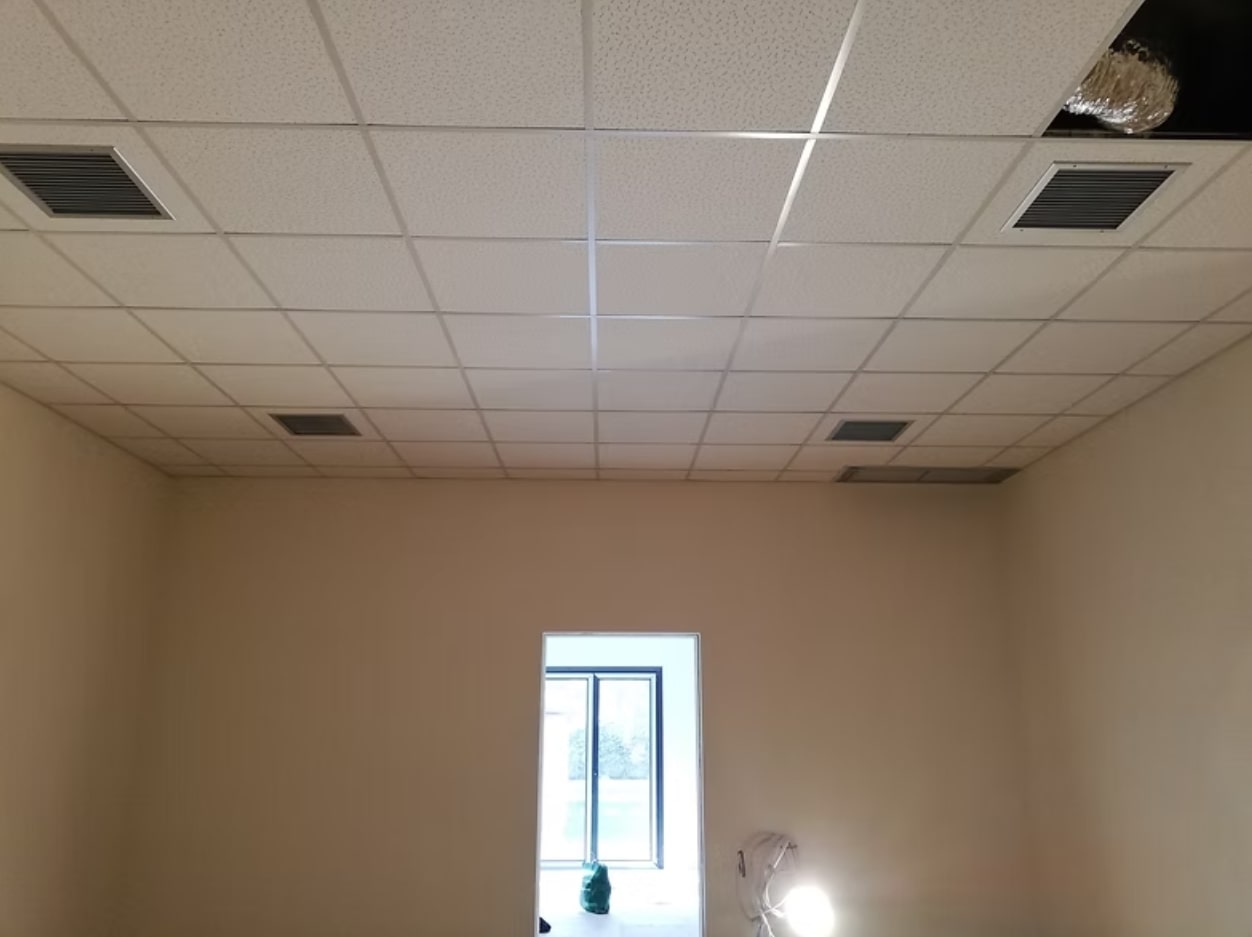 Studio without absorbers